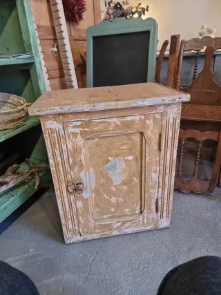 Armario de madera vintage