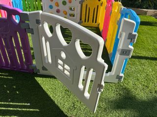 Parque infantil de plástico multicolor