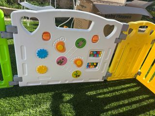 Parque infantil de plástico multicolor