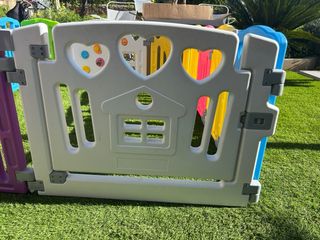 Parque infantil de plástico multicolor