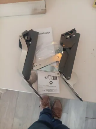 Kit elevación puerta mueble Kesseböhmer