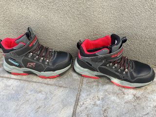 Botas Skechers Waterproof Niños numero 33-34