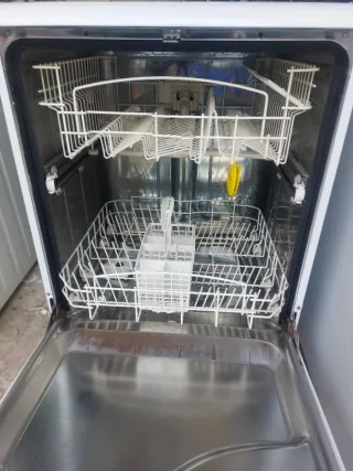 Lavavajillas Indesit 12 cubiertos funciona perfect