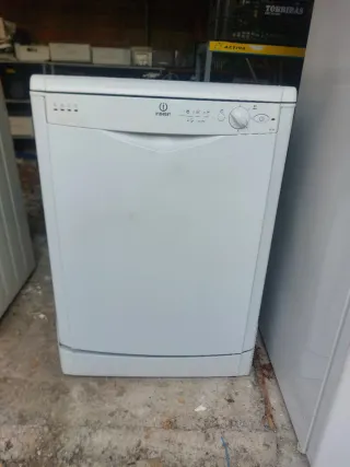 Lavavajillas Indesit 12 cubiertos funciona perfect