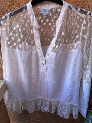 Blusa de encaje d.d. a.m. Talla S/M