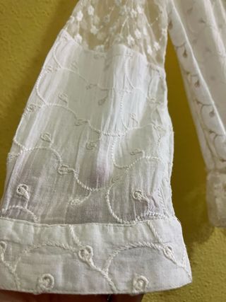 Blusa de encaje d.d. a.m. Talla S/M