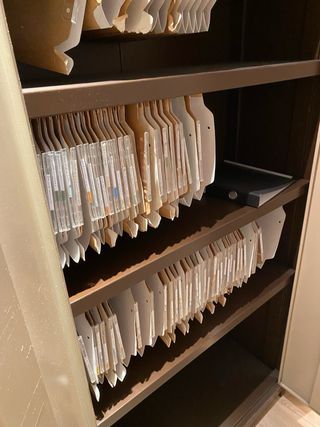 Archivador metálico con estanterías