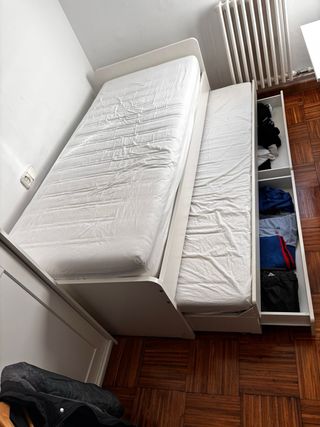 Cama nueva del color blanco(sin colchones)