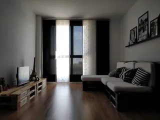 Sofá de palets con cheslong en Negro