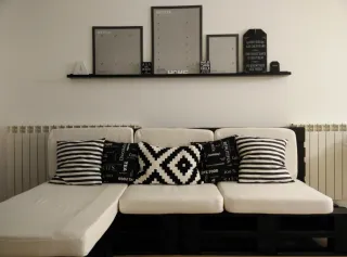 Sofá de palets con cheslong en Negro