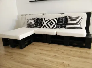 Sofá de palets con cheslong en Negro
