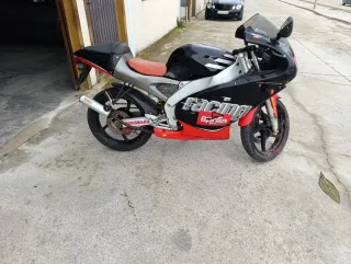 Aprilia RS50 CC Negra y Roja