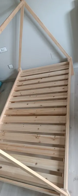 Cama infantil de madera
