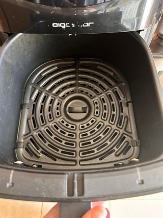 Freidora de aire + Vaporizadora Aigostar negra