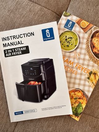 Freidora de aire + Vaporizadora Aigostar negra