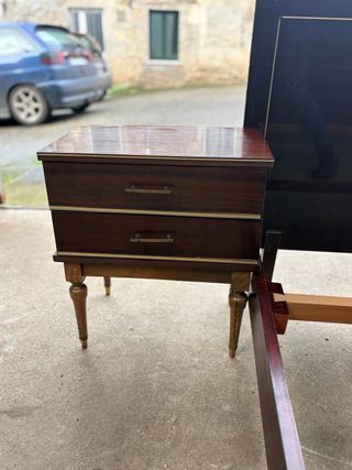 Juego de cama y mesillas de noche