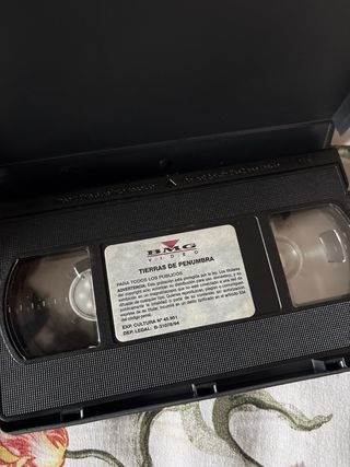 Película VHS Tierras de Penumbra