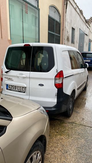 Ford E-Transit Courier 2020