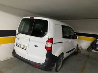 Ford E-Transit Courier 2020