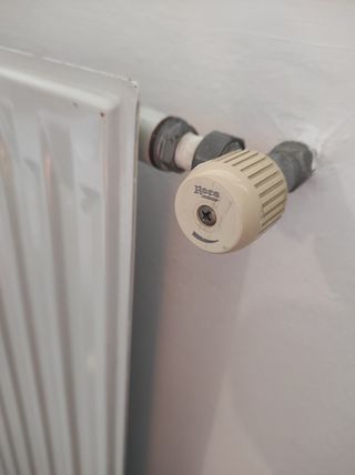 11 Radiadores de calefacción central y caldera