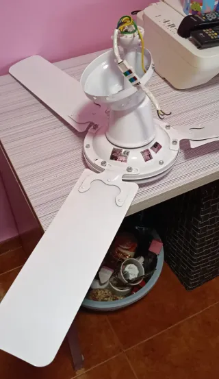 Aspas de ventilador de techo blancas