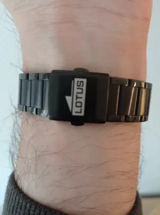 Reloj Lotus 18162 Negro/Dorado Correa Metálica