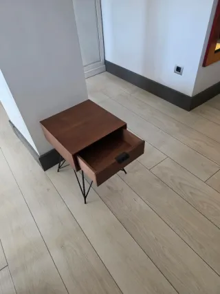 Mesita auxiliar madera y metal cajón