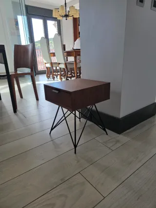 Mesita auxiliar madera y metal cajón