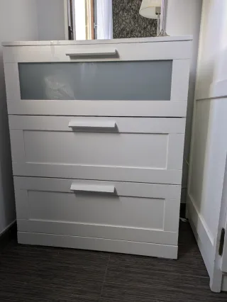 Cajonera y espejo blanco