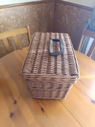 Cesta picnic vintage mimbre y metal