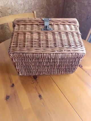 Cesta picnic vintage mimbre y metal