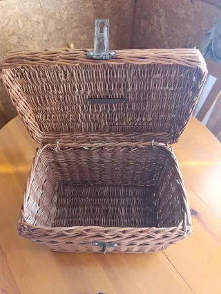 Cesta picnic vintage mimbre y metal