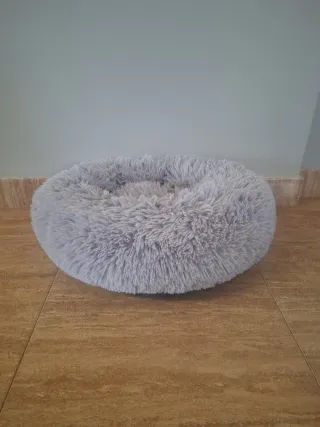 Cama redonda mullida para gato