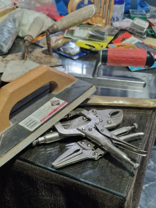 Herramientas de construcción y bricolaje