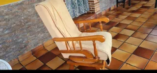 Sofá de piel marrón