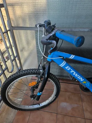 Bicicleta azul B'TWIN Racing Boy 320
