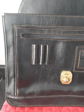 Portafolios de cuero negro