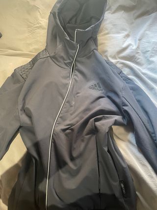 Chaqueta Adidas gris con capucha