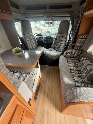 Autocaravana 6 plazas garaje XXL 29.000 km