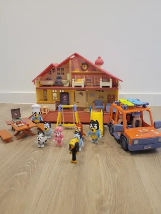 Bluey Casa, Coche, Barbacoa y Parque