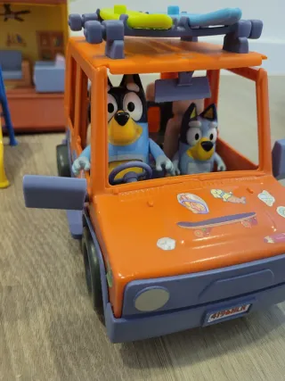 Bluey Casa, Coche, Barbacoa y Parque