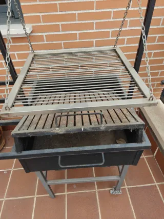 Parrilla Portátil Negra y Gris