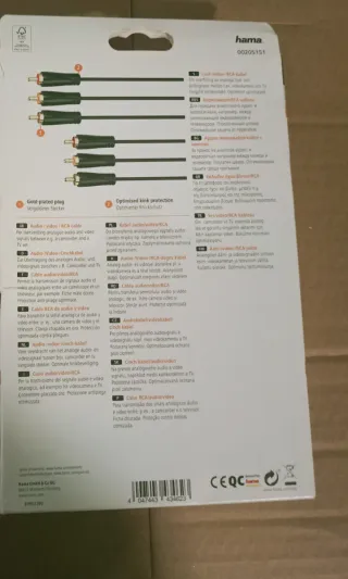 un cable adaptador SCART a RCA y un cable de audi