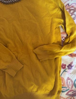 Jersey mostaza abalorios de punto Zara