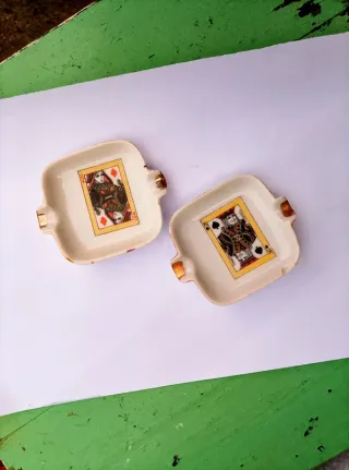 cinzeiros cerâmica com figuras Rei e Rainha