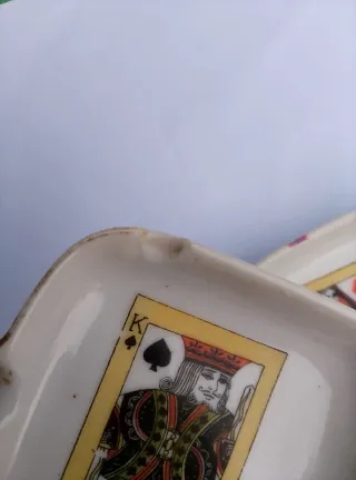 cinzeiros cerâmica com figuras Rei e Rainha