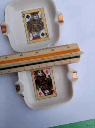 cinzeiros cerâmica com figuras Rei e Rainha