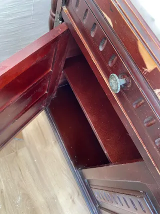 Mueble nogal con tapa de mármol