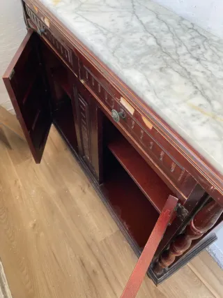 Mueble nogal con tapa de mármol