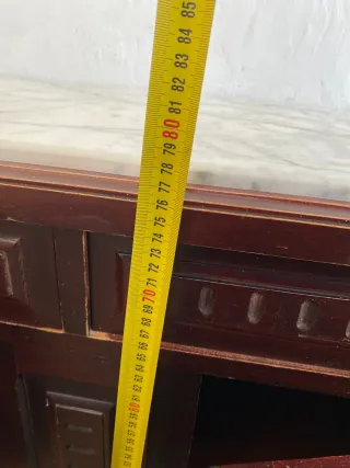 Mueble nogal con tapa de mármol